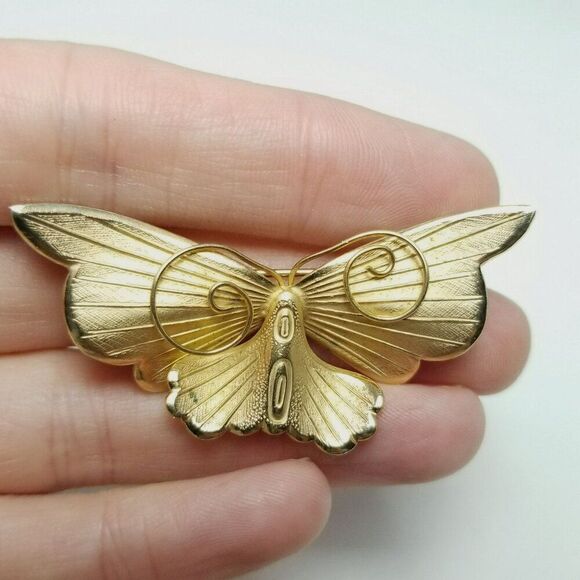 Vintage Giovanni Butterfly Brooch, Gold Tone Wings, Signed, Insect Bug, Estate - Picture 1 of 7